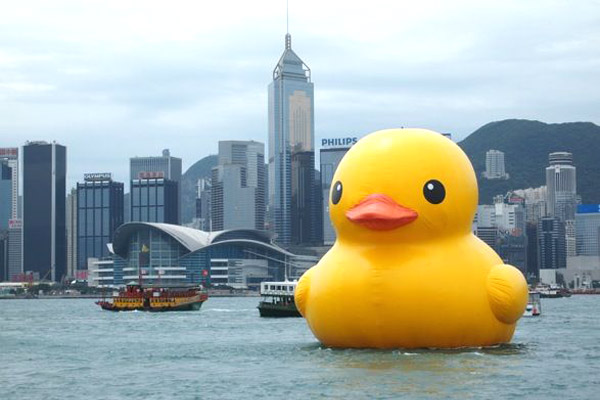 Floating Duck in Hong Kongby Florentijn Hofman